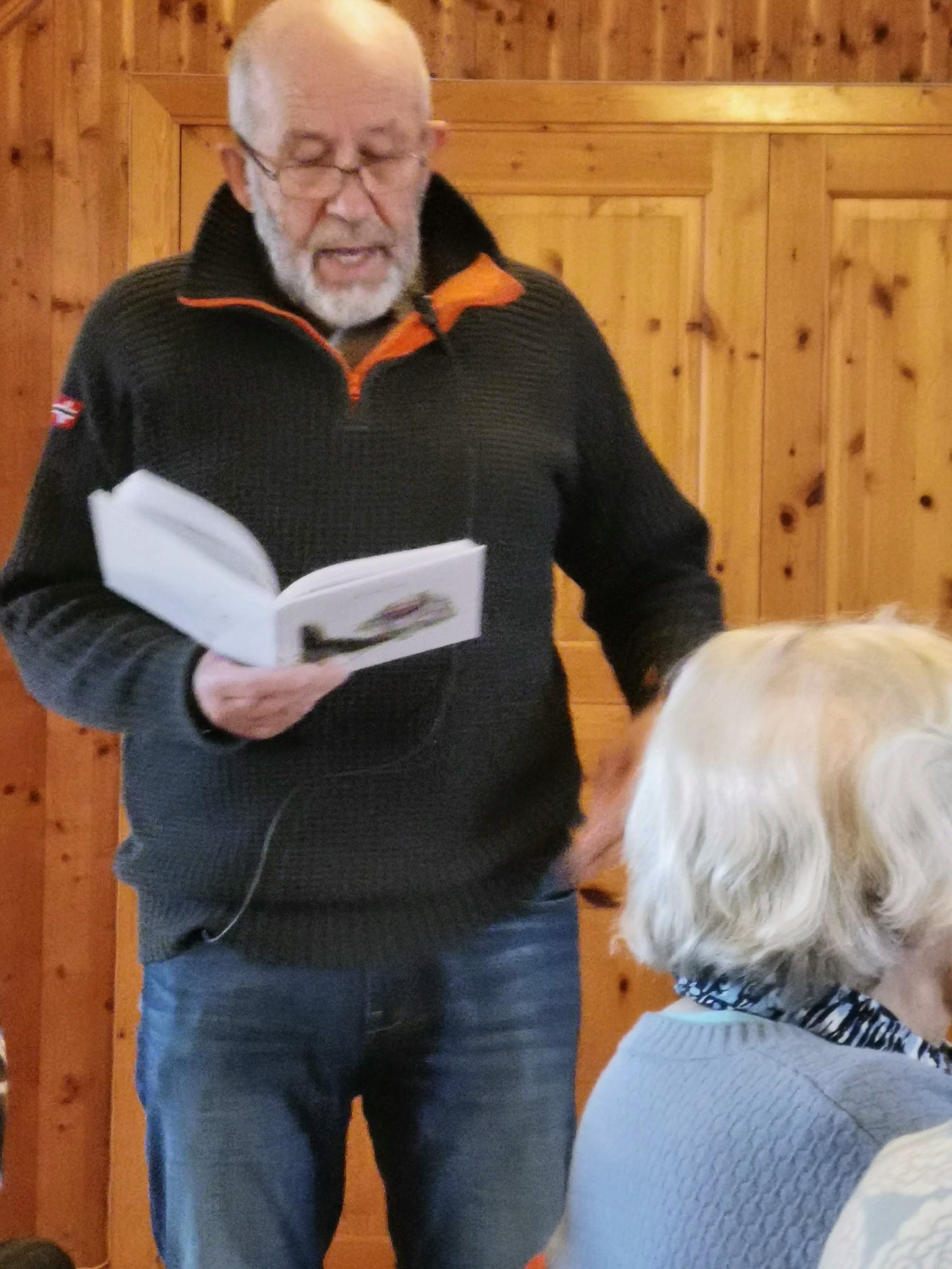 Halvard Olestad hadde morsom opplesing.